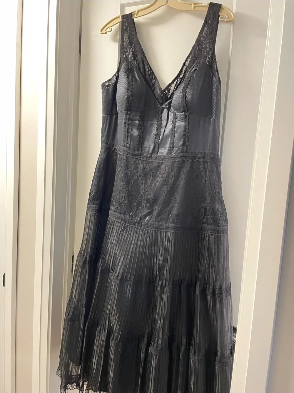 Simon Chang Black Lace V-Neck Pleated Midi Dress - Picture 2 of 15
